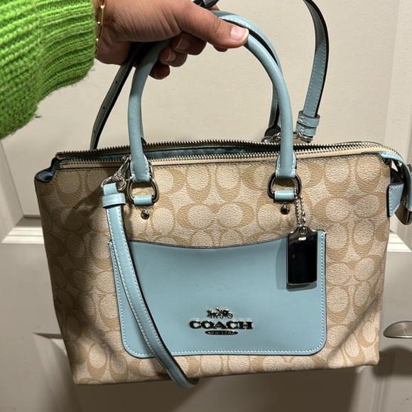 Authentic coach Almost brand new worn only 2 times - Picture 4 of 6